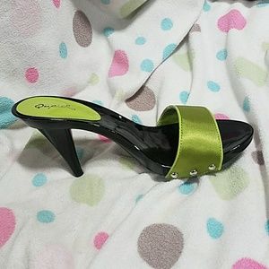 nwt black and green heels